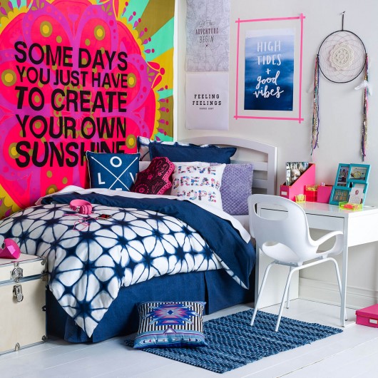 room_in_box_tiedye_38320-1